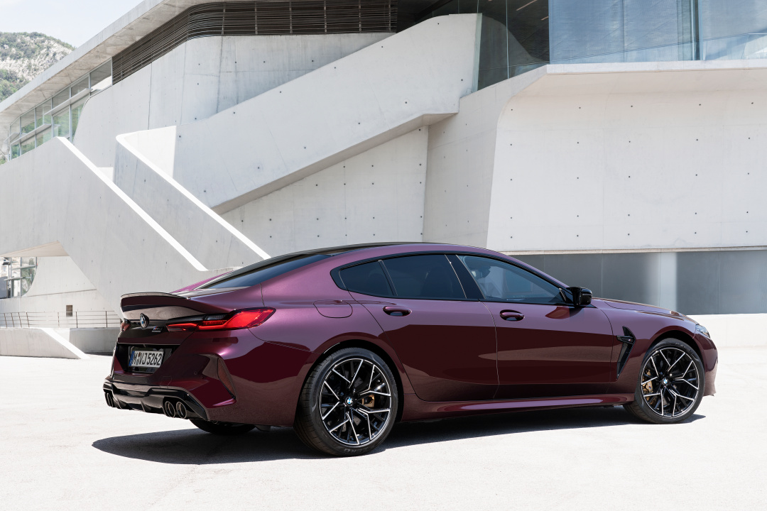 SMALL_P90369573_highRes_the-new-bmw-m8-gran-
